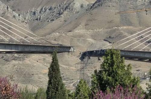 AS Hantam Jembatan Terbesar Iran, Delapan Warga Sipil Syahid
