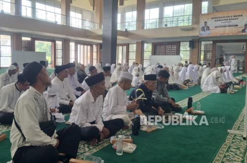 Hanya 89 Jamaah Berangkat, 6 Calon Haji Bandung Barat Tunda Berangkat