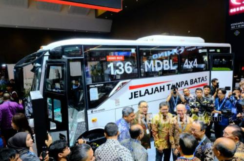 Hino Luncurkan Bus 4x4 di GIICOMVEC 2026, Siap Lahap Medan Berat dan Ekstrem