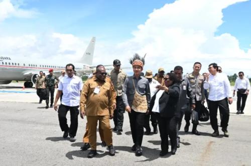 Gibran Tinjau Pengembangan Bandara Nabire untuk Konektivitas Papua Tengah