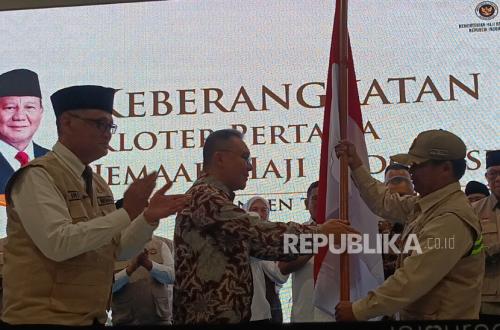 Dasco Lepas Kloter Perdana Jamaah Haji Banten, Serahkan Bendera Merah Putih