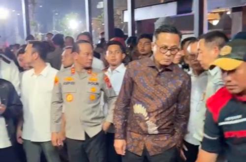 Tinjau Lokasi Kecelakaan Kereta Bekasi Timur, Dony Oskaria Prioritaskan Penanganan Korban
