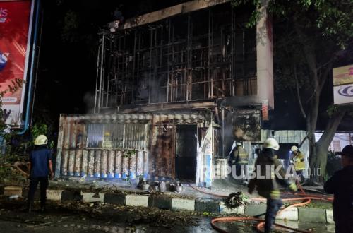 Polisi Tetapkan 6 Tersangka Aksi May Day di Bandung, Stiker ‘Jaringan Konspirasi Sel-Sel Api’ Disita