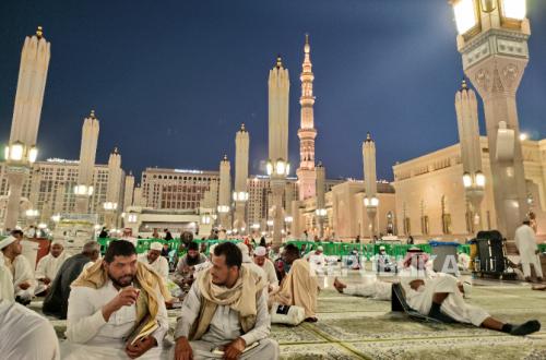 Di Madinah, Jamaah Haji Dianjurkan Berziarah ke Makam Rasulullah dan Perbanyak Shalawat