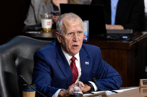 Tillis Menyesal Dukung Hegseth, Ditekan soal RFK Jr
