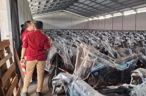Jampidsus Segel Seluruh Motor Listrik MBG di Pergudangan EMMO Sentul, Ini Penampakannya