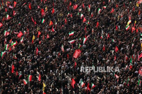 Cibiran Trump soal Pemakaman Ali Khamenei, Sebut Duka Warga Iran Palsu