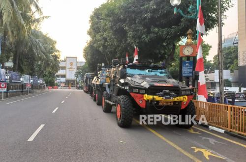 Kendaraan Brimob Masih Siaga di Polda Metro Jaya Hingga Kamis Sore