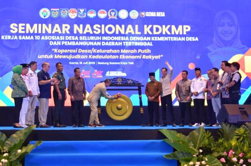 Menko Pangan: Seluruh Bansos hingga Alsintan Bakal Disalurkan Lewat Koperasi Desa Merah Putih