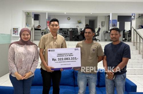 BRI Insurance Bayarkan Klaim Asuransi Alat Berat Rp 322 Juta kepada Nasabah di Pangkal Pinang