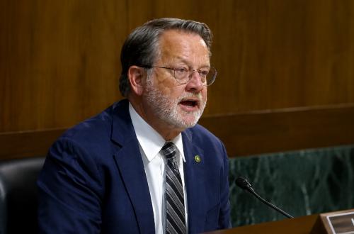 Imigrasi-Bea Cukai AS Beli Spyware yang Bisa Ambil Alih Ponsel, Senator Desak Buka Target Penyadapan