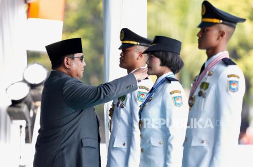 Prabowo Puji Anak Buruh hingga Petani Jadi Lulusan Terbaik IPDN