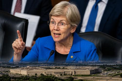 Senator Warren Selidiki Program Pentagon Rekrut Profesional Bergaji Rp7,2 M