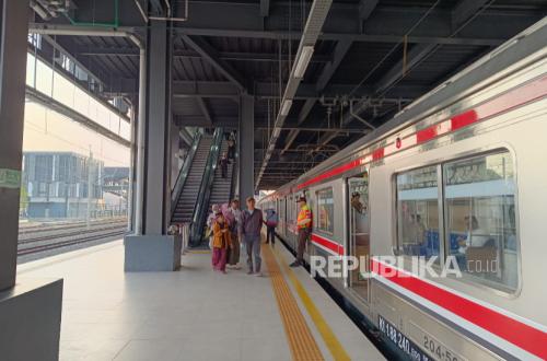 Imbas Tawuran, 8 Perjalanan KRL Tersendat