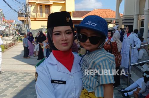 Dari Pulau Bawean, Santriwati Tsamratul Afkar Tegakkan Merah Putih di Sangkapura