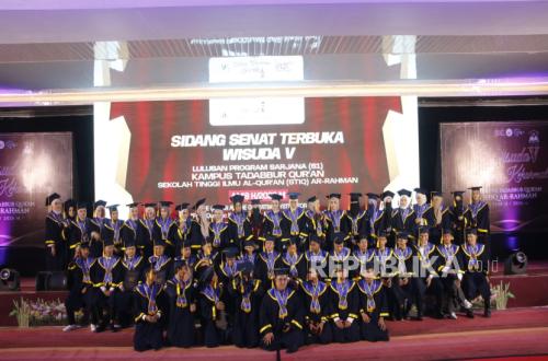 Wisudawan STIQ Ar-Rahman, KH Bachtiar Nasir Ingatkan Agar Jadikan Alquran Pedoman Hidup