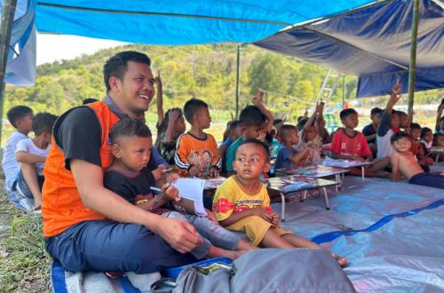 Aid group provides psychosocial support for children affected by the Manggarai Timur quake