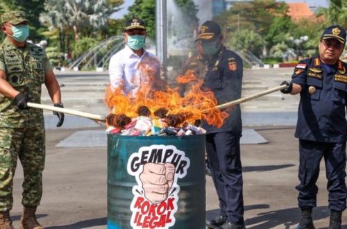 Bea Cukai dan Pemkot Surabaya Musnahkan 43,2 Juta Batang Rokok Ilegal