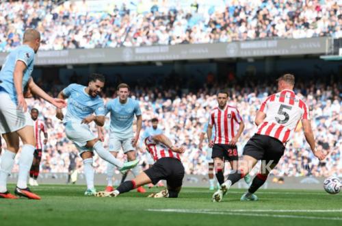 Drama Delapan Gol di Etihad, Manchester City Tundukkan Sunderland 5-3 untuk Puncaki Klasemen