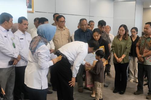 Mentan Pastikan Tiga Anak Pegawai yang Gugur di Papua Dapat Bekerja di Bulog