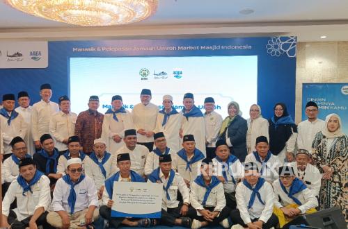 Bersama Aqua, Masjid Istiqlal dan DMI Berangkatkan 26 Marbut untuk Umrah