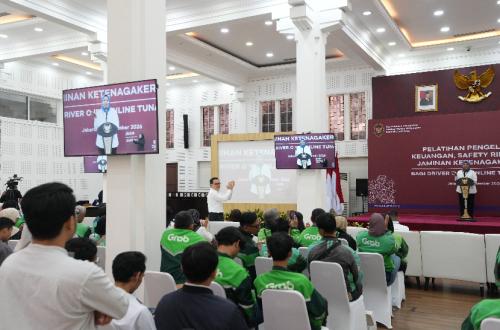 60 Pengemudi Ojol Tunarungu Ikuti Pelatihan Keuangan dan Keselamatan Kerja