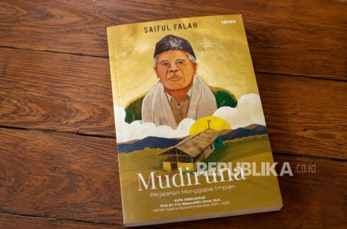 Buku Kisah Kh Helmi Abdul Mubin, Menag: Penyemangat Pesantren Sebagai Mercusuar Ilmu