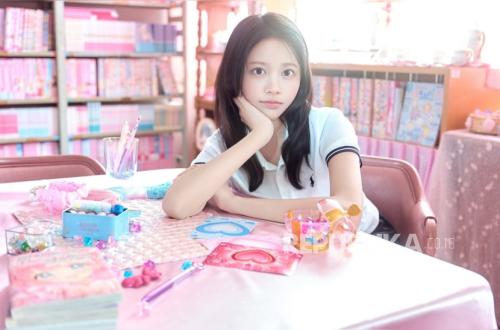 Carmen Hearts2Hearts Pidato Pakai Bahasa Indonesia Saat Terima Penghargaan Popularity Award di KWDA