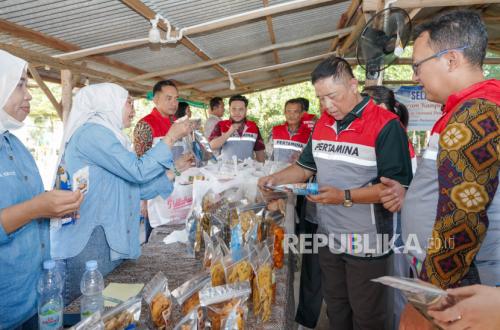 Pertamina Patra Niaga Dampingi Warga Kampung Tua Terih Kembangkan Usaha Hasil Laut