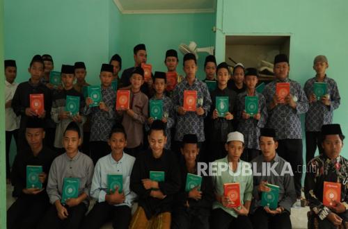 Sinergi Pemberdayaan Masyarakat dan Wakaf, 40 Ribu Alquran Didistribusikan di Kalbar