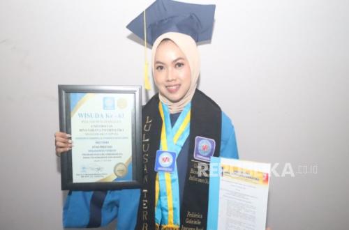 Biaya Sendiri dan Tetap Berprestasi, Jadi Wisudawan Terbaik UBSI