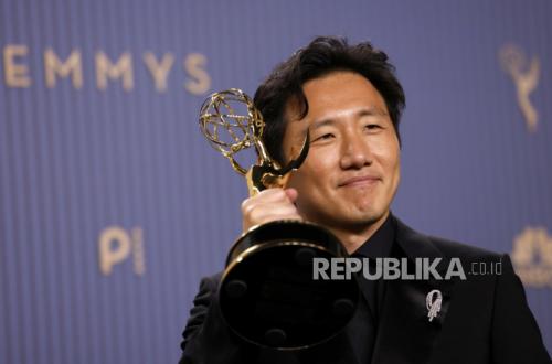 Hiro Murai becomes first Asian person to win Emmy for comedy directing