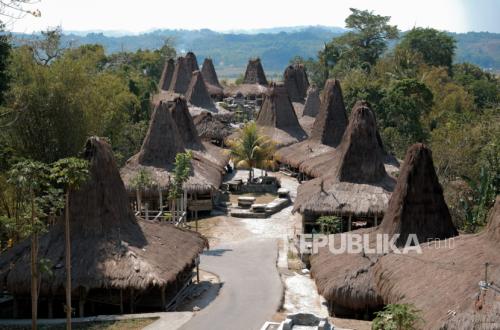 Di Balik Pesona Kampung Adat Prai Ijing