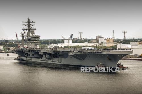 Tidak Sedang Perang, Kapal Induk Amerika ini Terbakar, Pelaut AS Jadi Korban