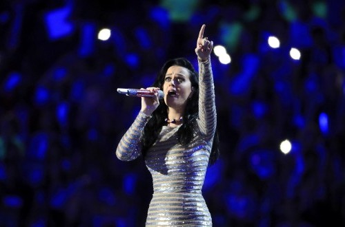 Katy Perry Protes Penggunaan Firework di Video Militer Gedung Putih