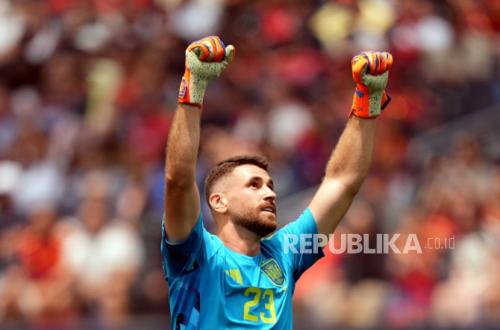Kiper Spanyol Unai Simon Pecahkan Rekor Clean Sheet Legenda Kiper Italia Walter Zenga di Piala Dunia