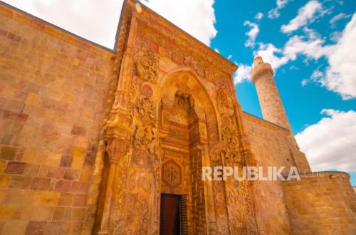 Pesona Masjid Agung Drivigi di Turki