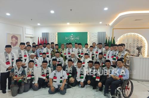 Para Petinggi PBNU Kompak Kenakan Syal Palestina di Pengumuman Kepengurusan Baru