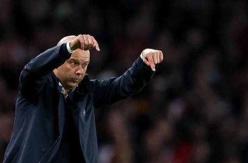 Arne Slot Keluhkan Keputusan Wasit Setelah Liverpool Bertekuk Lutut Lawan Man City