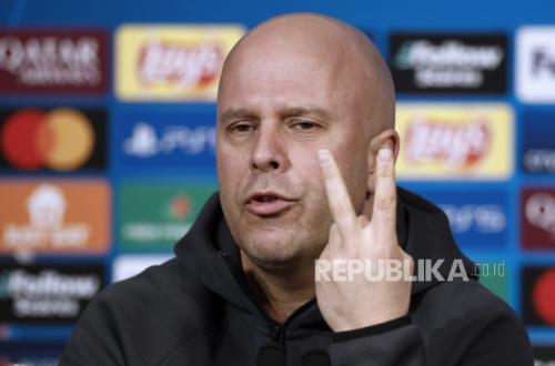 Arne Slot Nilai Musim Ini Periode Tersulit dalam Kariernya