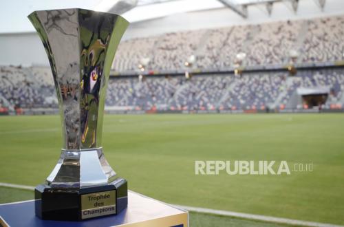 Tampil dengan 10 Pemain, Lens Permalukan PSG dan Rebut Piala Super Prancis