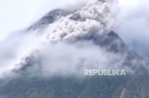 Gunung Merapi Kembali Bergemuruh, Awan Panas Meluncur 1,5 Kilometer