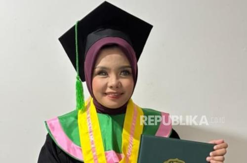 Perjalanan Wisudawan Tunanetra FIP UMJ Berjuang di Tengah Keterbatasan