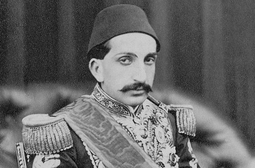 Apa yang Dilakukan Penguasa Ottoman Sultan Abdul Hamid II untuk Lindungi dan Persatukan Umat?