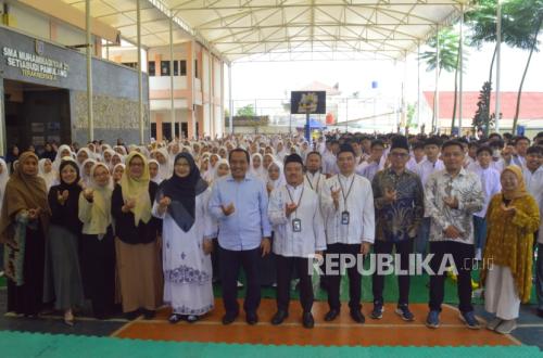 Dosen dan Mahasiswa Ilkom UMJ Perkuat Literasi Digital Siswa Melalui DIGICARE 2026