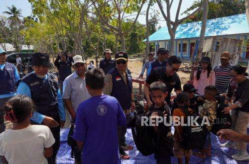 Pascagempa, Lazismu Salurkan 235 Paket School Kit untuk Siswa SDK Dampek