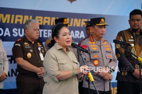 Kapolri Lepas Bantuan Kemanusiaan 22 Kontainer untuk Korban Bencana Sumatera