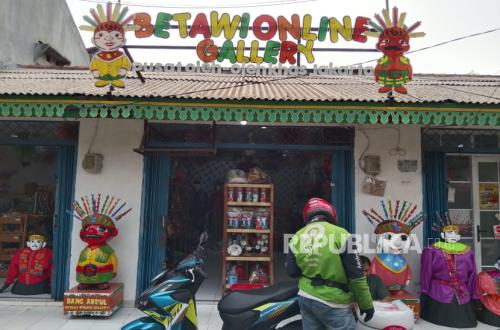Pedagang Oleh-Oleh Betawi di Setu Babakan, Coba Bertahan di Tengah Perubahan Zaman