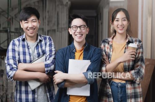 Kuliah Sambil Kerja, Strategi Adaptif Mahasiswa di Tengah Perubahan Dunia Kerja