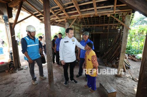 Wakil Ketua MPR Soroti Rumah Tak Layak Huni Saat Tinjau Bantuan Listrik di Pelosok Trenggalek